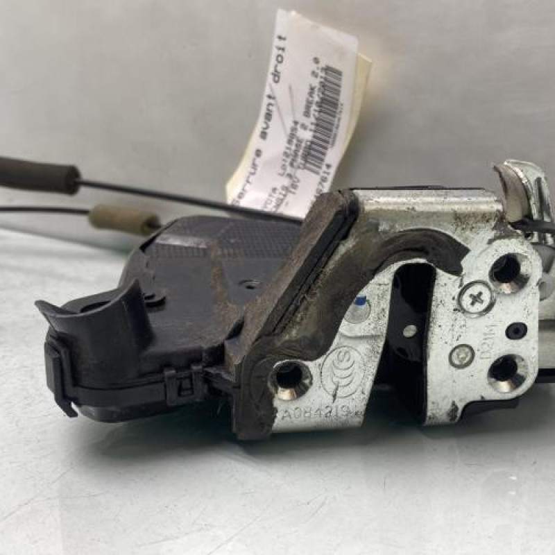 Serrure avant droit TOYOTA AVENSIS 3 Photo n°1