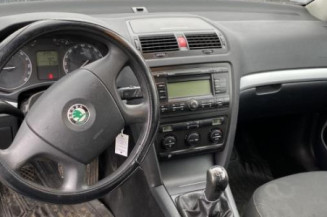 Serrure avant gauche SKODA OCTAVIA 2