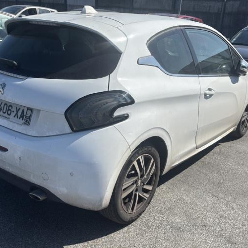 Anti brouillard arriere PEUGEOT 208 1 Photo n°7