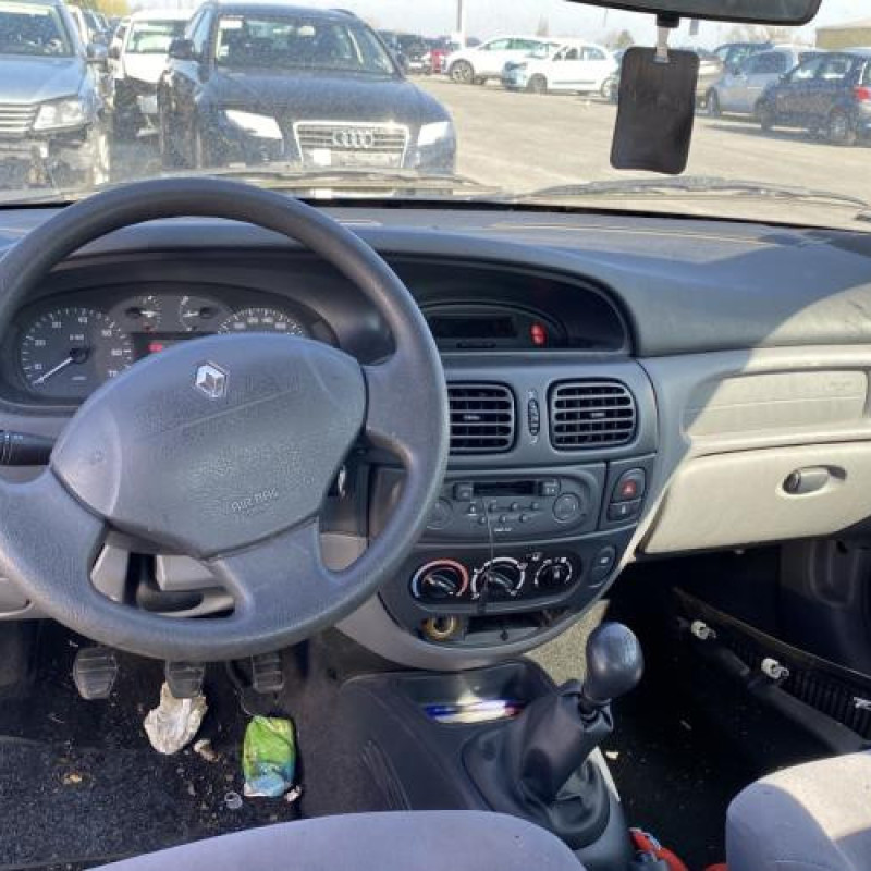 Feu arriere principal gauche (feux) RENAULT MEGANE 1 Photo n°19