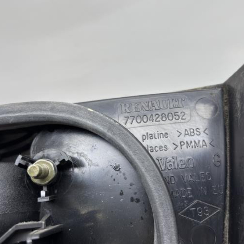 Feu arriere secondaire gauche (feux) RENAULT MEGANE 1 Photo n°4