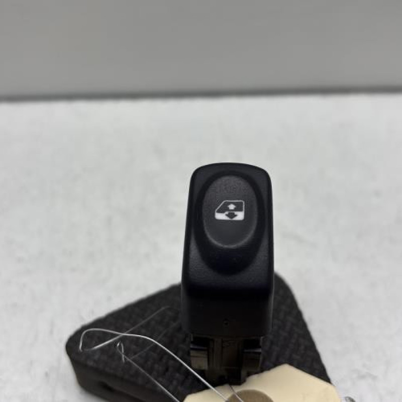 Interrupteur de leve vitre avant droit RENAULT MEGANE 1 Photo n°1