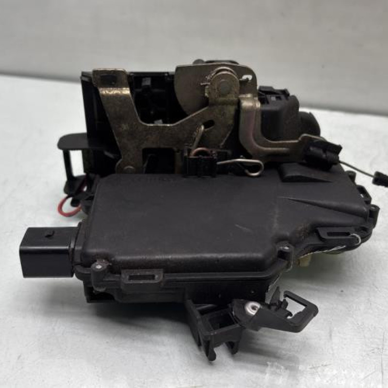 Serrure arriere droit VOLKSWAGEN GOLF 4 Photo n°2