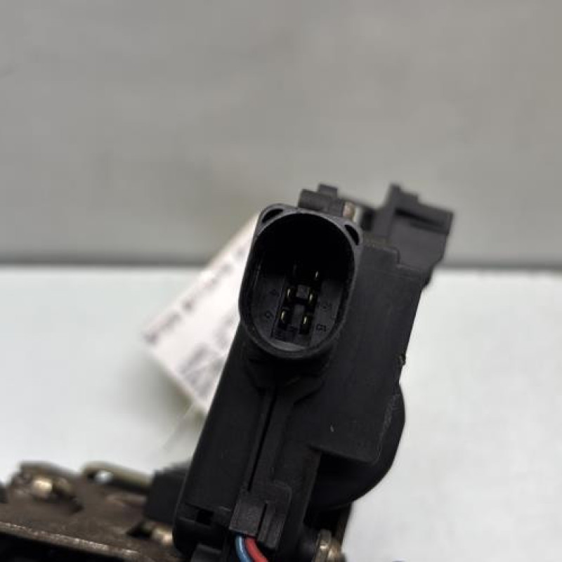 Serrure arriere droit VOLKSWAGEN GOLF 4 Photo n°4