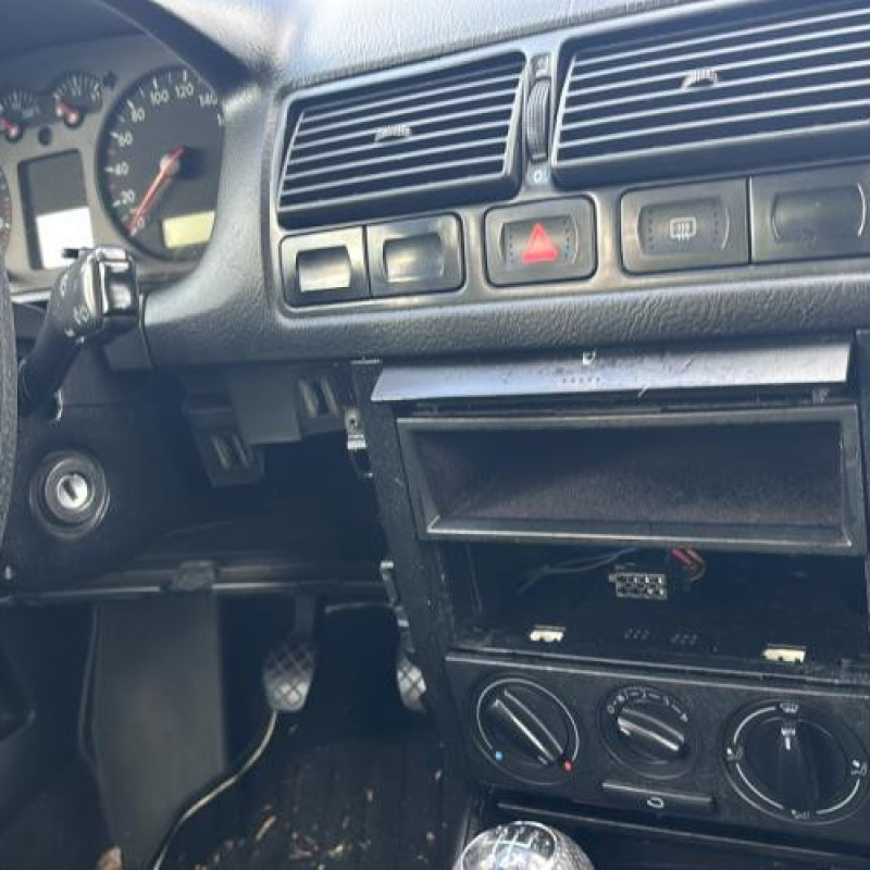 Serrure arriere droit VOLKSWAGEN GOLF 4 Photo n°18