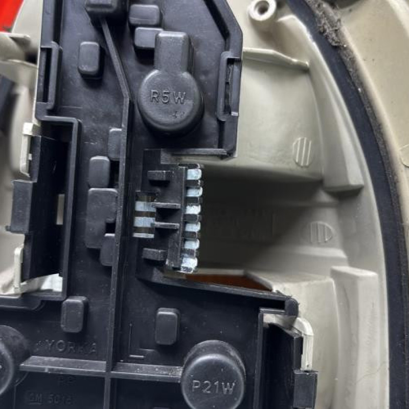 Feu arriere principal gauche (feux) OPEL CORSA B Photo n°3