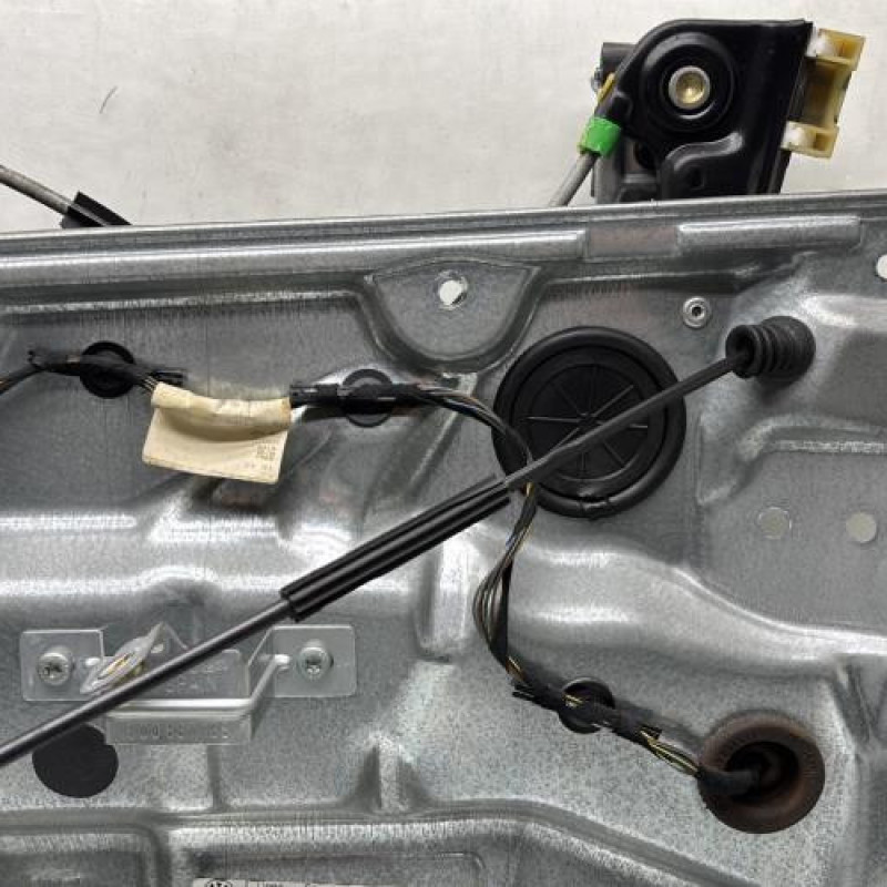 Leve vitre electrique avant droit VOLKSWAGEN POLO 4 Photo n°4