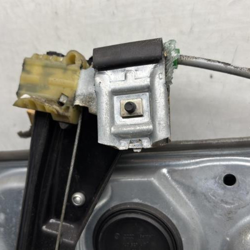 Leve vitre electrique avant gauche VOLKSWAGEN POLO 4 Photo n°2