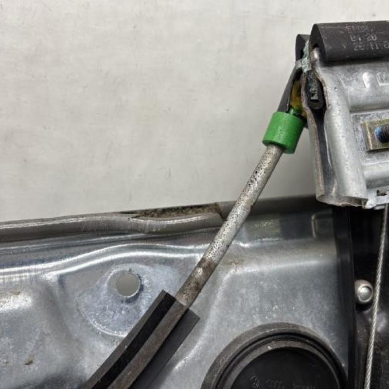 Leve vitre electrique avant gauche VOLKSWAGEN POLO 4 Photo n°3