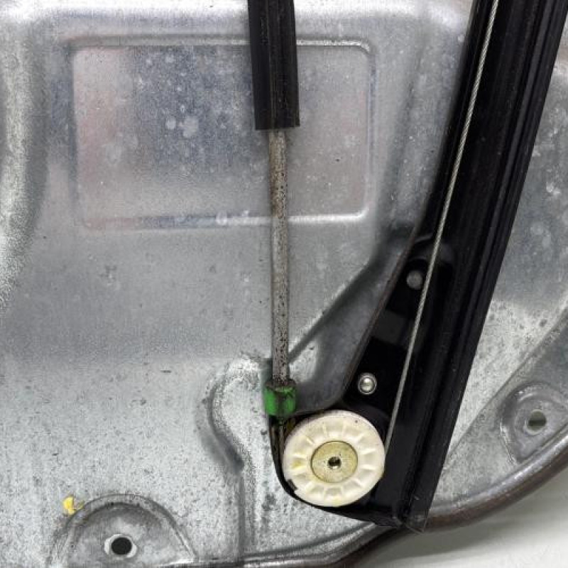 Leve vitre electrique avant gauche VOLKSWAGEN POLO 4 Photo n°4