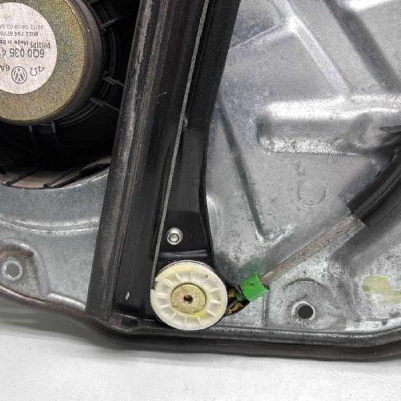 Leve vitre electrique avant gauche VOLKSWAGEN POLO 4 Photo n°7