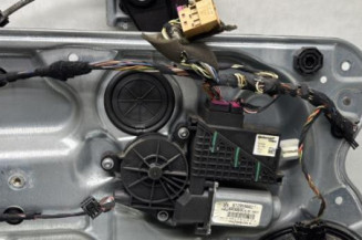 Leve vitre electrique avant gauche VOLKSWAGEN POLO 4