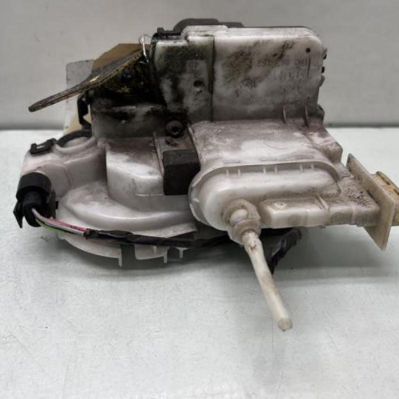 Serrure avant gauche VOLKSWAGEN GOLF 4 Photo n°2