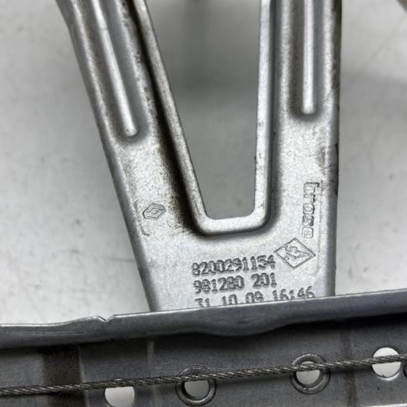 Leve vitre mecanique arriere gauche RENAULT CLIO 3 Photo n°5