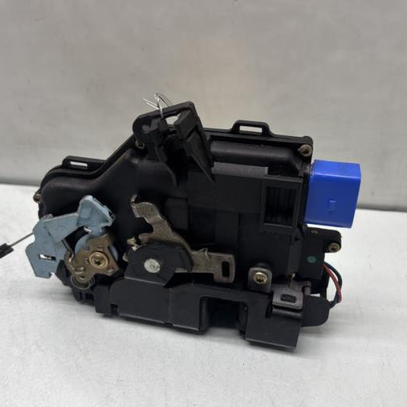 Serrure avant gauche SKODA OCTAVIA 2 Photo n°3