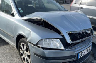 Serrure avant gauche SKODA OCTAVIA 2