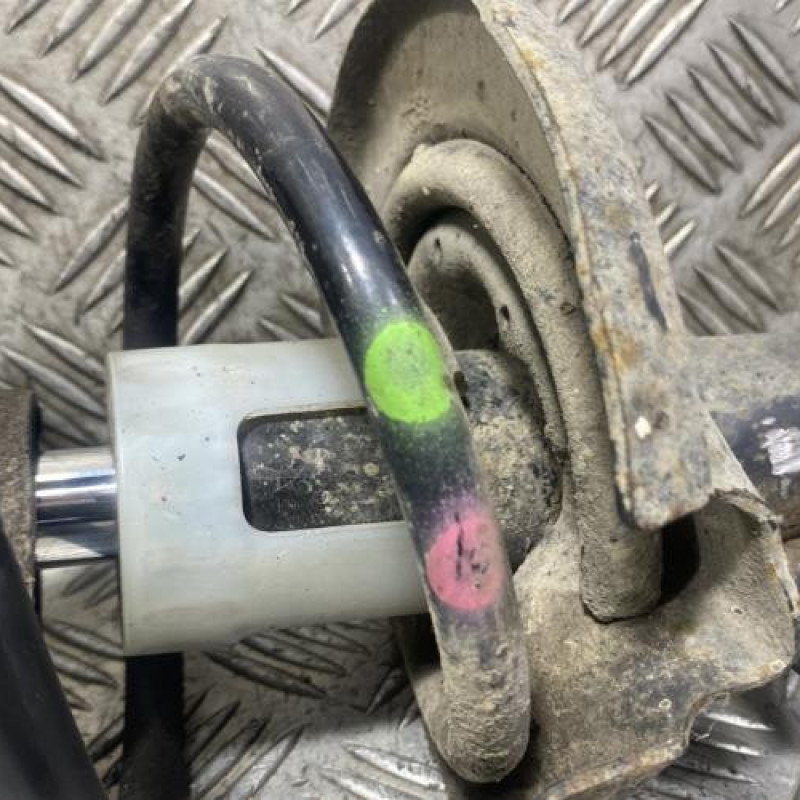 Amortisseur avant droit FORD FIESTA 6 Photo n°2