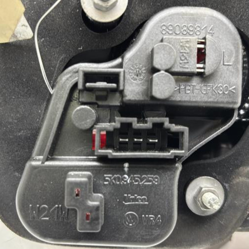 Feu arriere secondaire gauche (feux) VOLKSWAGEN GOLF 6 Photo n°3