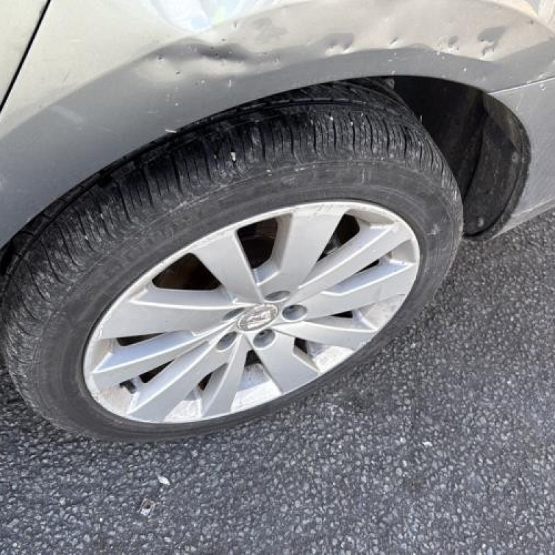 Feu arriere secondaire droit (feux) SEAT TOLEDO 4 Photo n°17