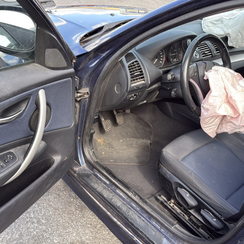 BMW SERIE 1 E87 PHASE 2 116d 2.0D - 16V TURBO Photo n°9