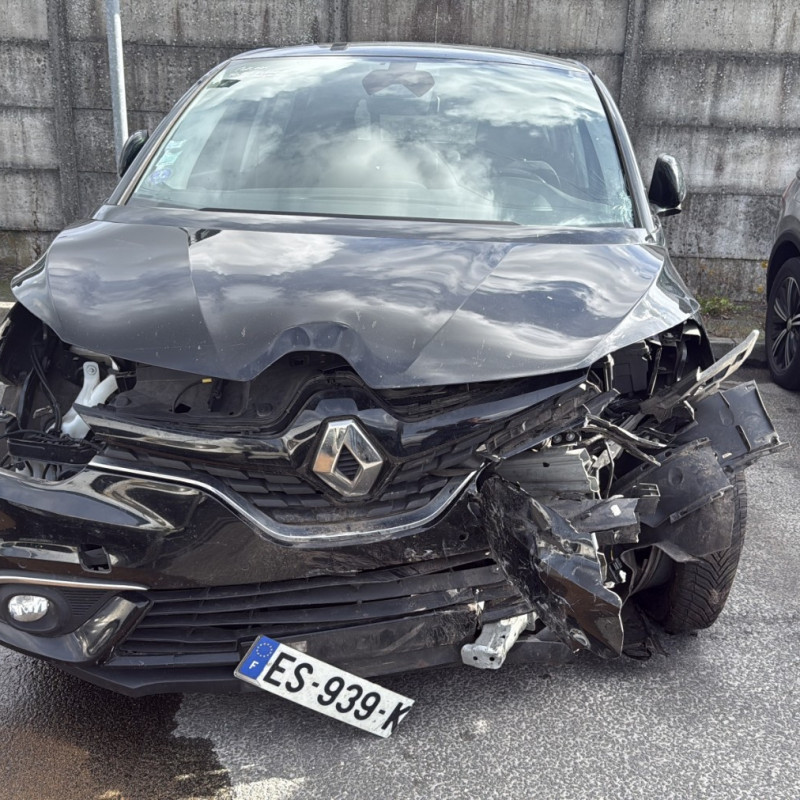 RENAULT SCENIC 4 1.2i - 16V TURBO TCE 130 Photo n°8