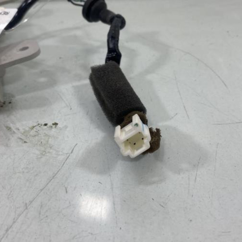 Feu arriere stop central NISSAN MICRA 4 Photo n°4