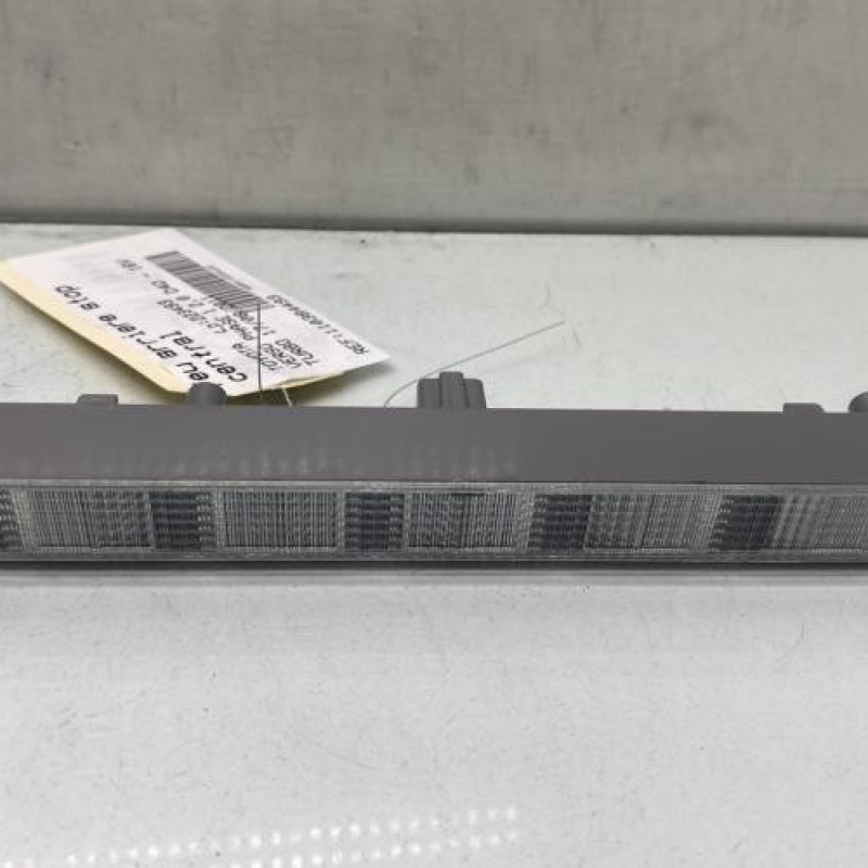 Feu arriere stop central TOYOTA VERSO Photo n°1