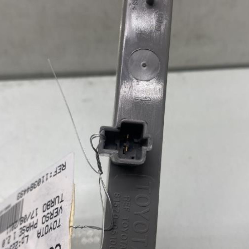 Feu arriere stop central TOYOTA VERSO Photo n°3