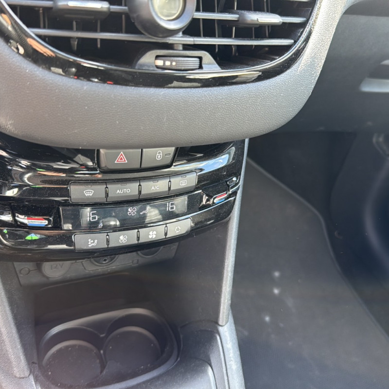 PEUGEOT 208 1 PHASE 1 1.2 VTI - 12V Photo n°16