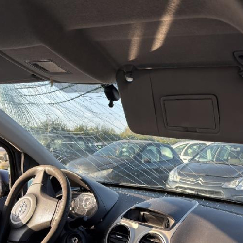 Calandre OPEL CORSA D Photo n°15