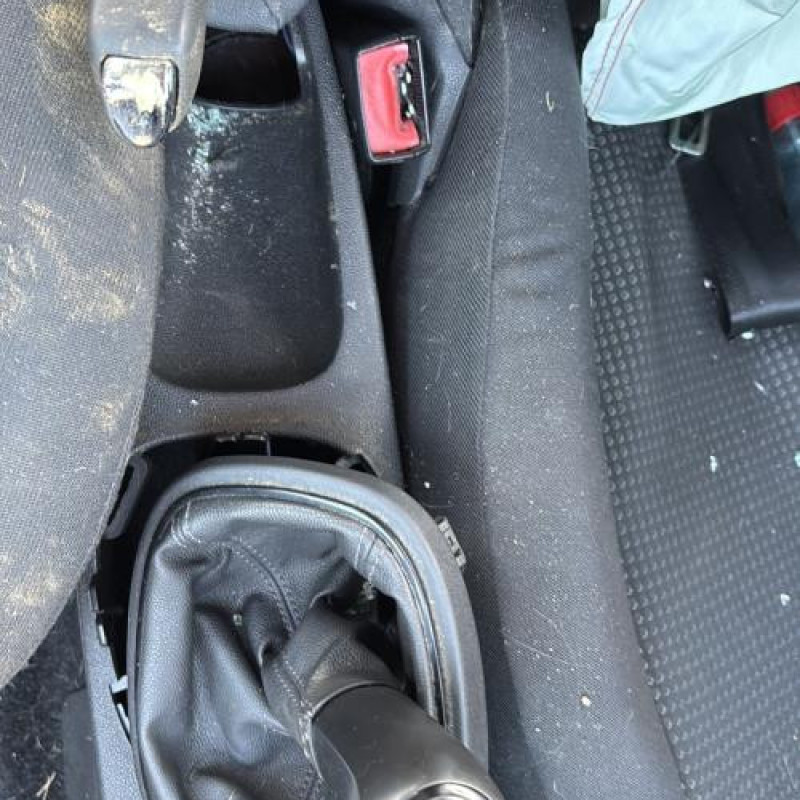 Calandre OPEL CORSA D Photo n°17