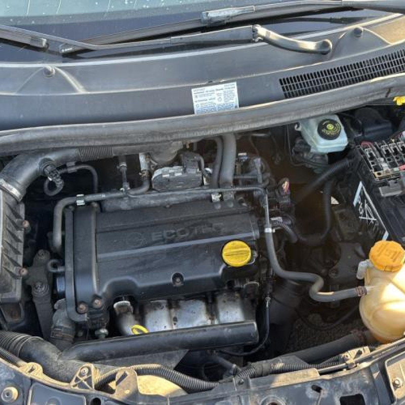 Calandre OPEL CORSA D Photo n°20