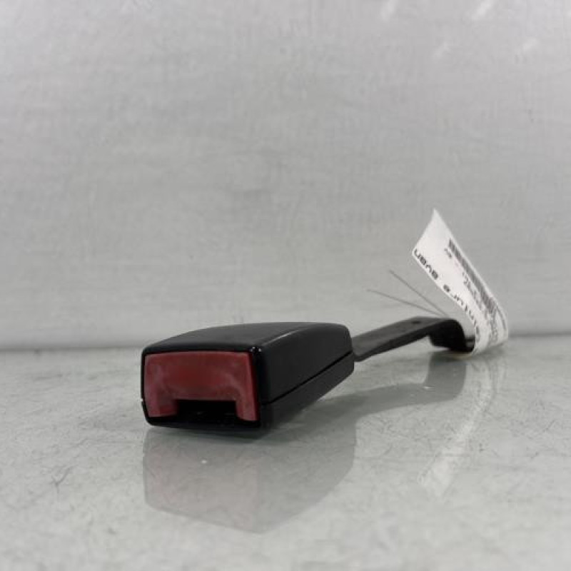 Attache ceinture avant droit VOLKSWAGEN POLO 4 Photo n°1