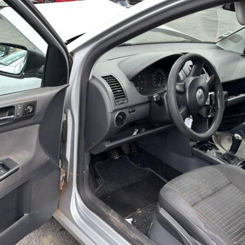 Attache ceinture avant droit VOLKSWAGEN POLO 4 Photo n°17