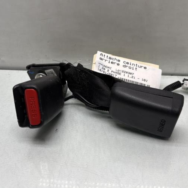 Attache ceinture arriere droit HYUNDAI I 20 2 Photo n°1