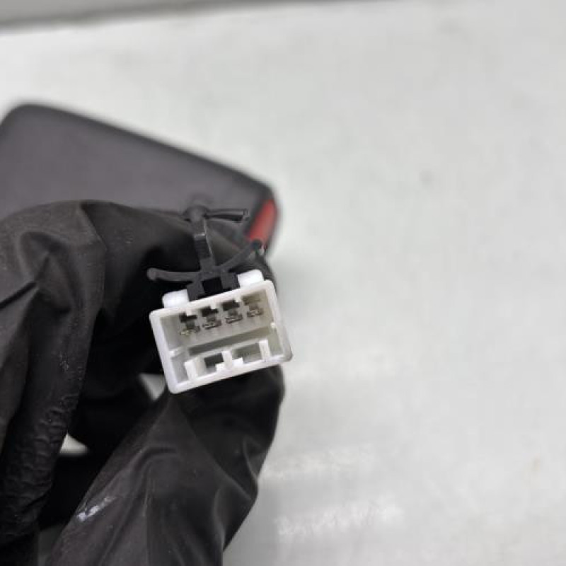 Attache ceinture arriere droit HYUNDAI I 20 2 Photo n°3