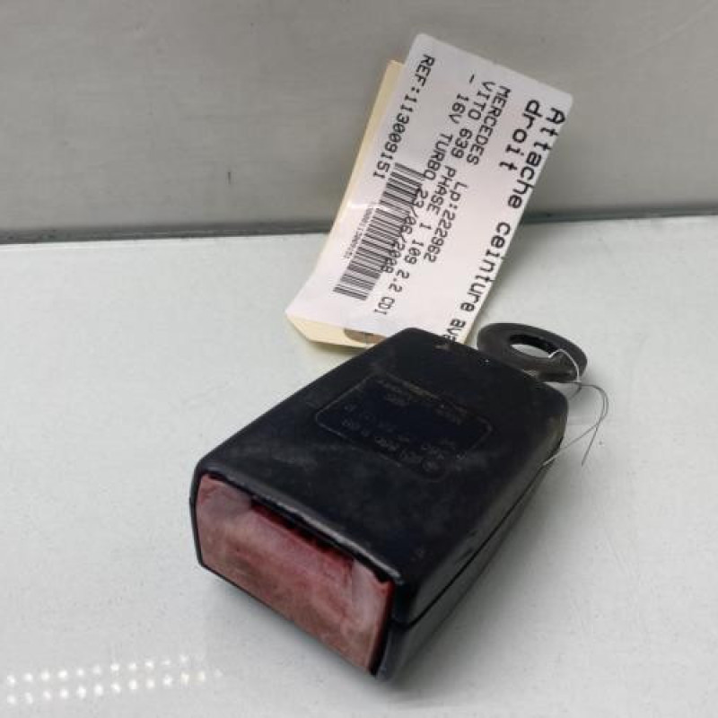 Attache ceinture avant droit MERCEDES VITO 639 Photo n°2