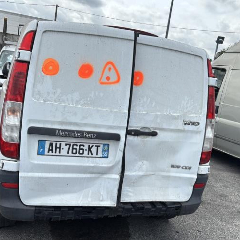 Attache ceinture avant droit MERCEDES VITO 639 Photo n°8