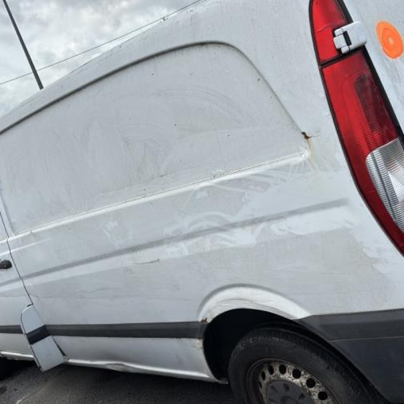 Attache ceinture avant droit MERCEDES VITO 639 Photo n°9