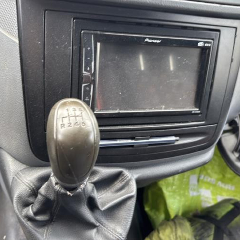 Attache ceinture avant droit MERCEDES VITO 639 Photo n°20