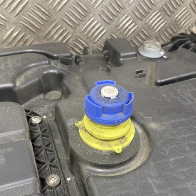 Reservoir AdBlue PEUGEOT 508 1 Photo n°3