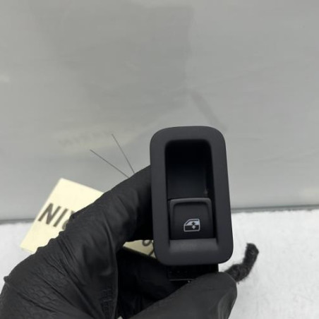 Interrupteur de leve vitre arriere droit VOLKSWAGEN GOLF 8 Photo n°1