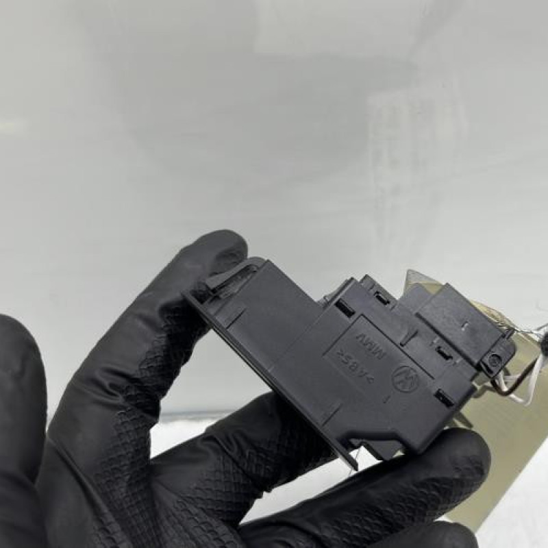 Interrupteur de leve vitre arriere droit VOLKSWAGEN GOLF 8 Photo n°2