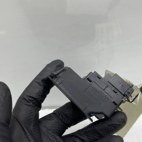 Interrupteur de leve vitre arriere droit VOLKSWAGEN GOLF 8