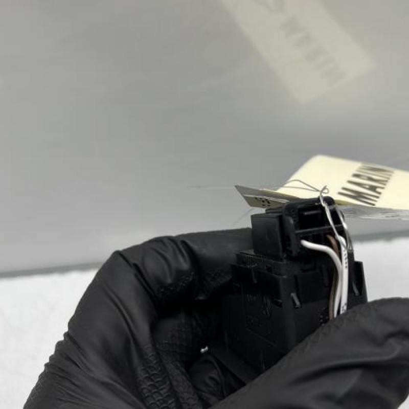 Interrupteur de leve vitre arriere droit VOLKSWAGEN GOLF 8 Photo n°3