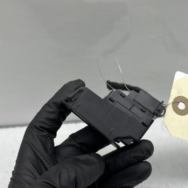 Interrupteur de leve vitre arriere gauche VOLKSWAGEN GOLF 8 Photo n°2