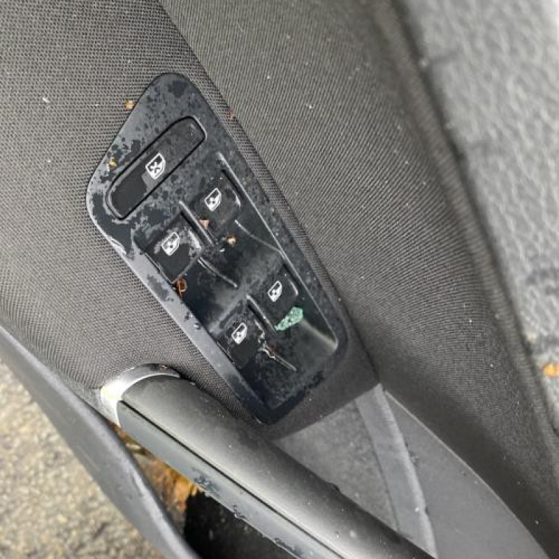 Interrupteur de leve vitre arriere gauche VOLKSWAGEN GOLF 8 Photo n°15
