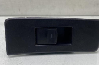 Interrupteur de leve vitre arriere droit TOYOTA VERSO Photo n°1