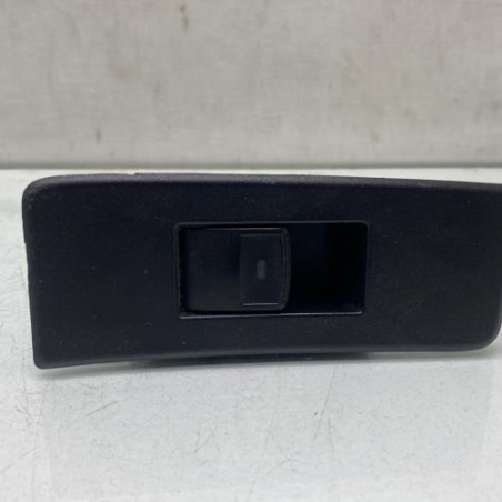 Interrupteur de leve vitre arriere droit TOYOTA VERSO Photo n°1