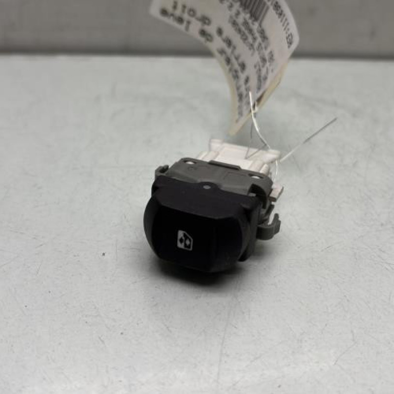 Interrupteur de leve vitre arriere droit RENAULT VEL SATIS Photo n°1